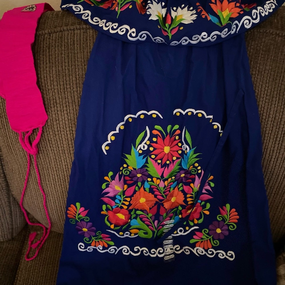 Beautiful Mexican dress with belt!